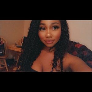 Meet your Posher, Alecia